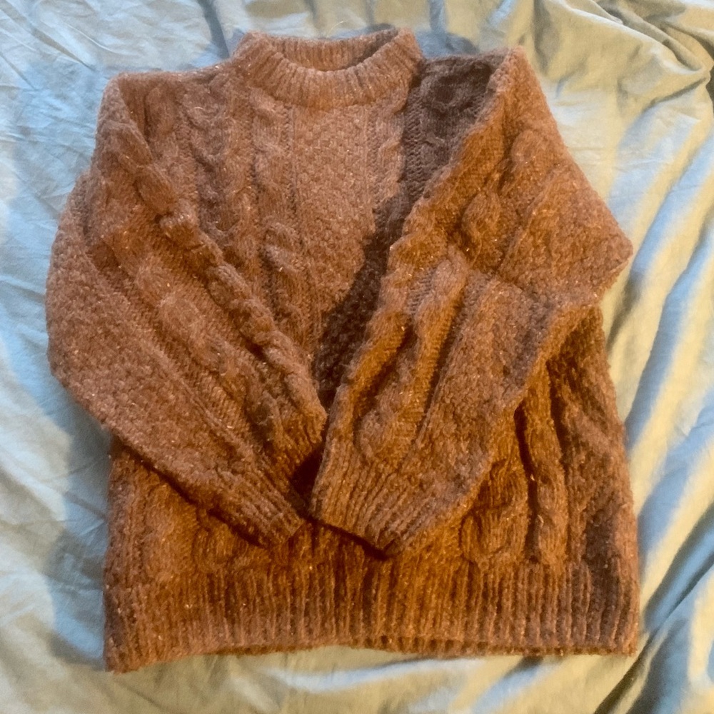 Classic cable-knit wool sweater!
